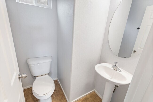 Building Photo - 3 Bath Southwest Cul de Sac Home