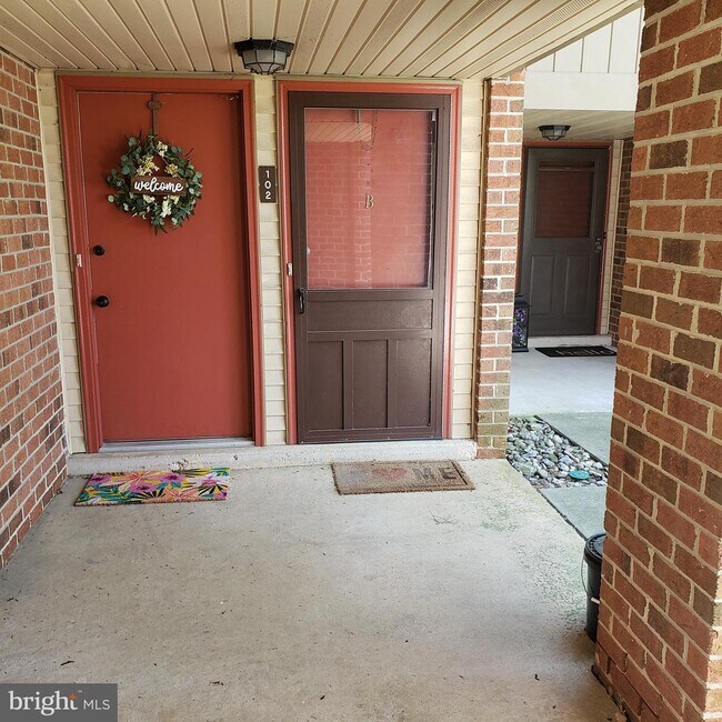 Primary Photo - 102 Cypress Point Cir