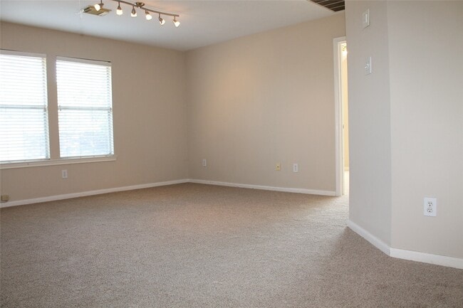 Building Photo - 3623 Chatwood Dr