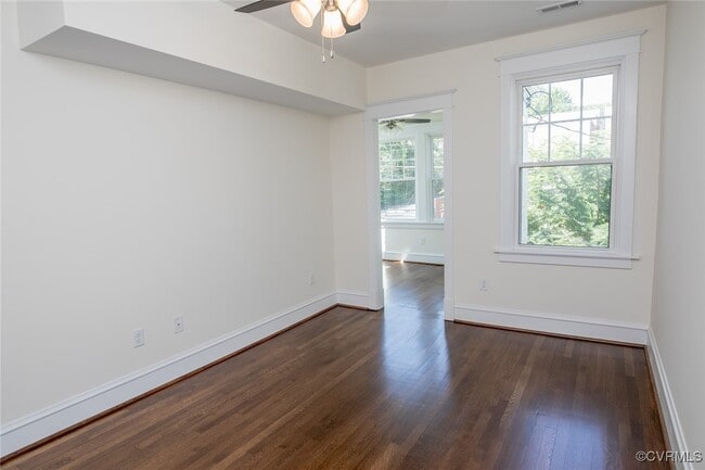 Building Photo - 2302 Maplewood Ave