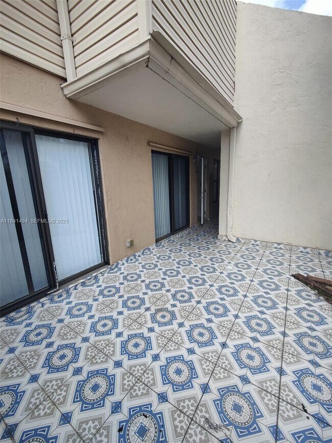 Building Photo - 616 Executive Center Dr