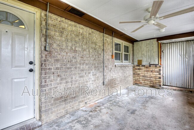 Building Photo - 3330 Young Forest Dr
