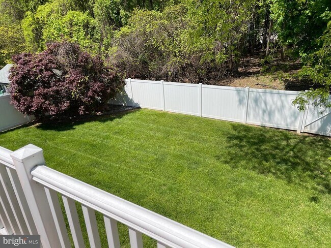 Building Photo - 18 Jameson Ln