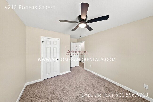 Building Photo - 4213 Rogers St
