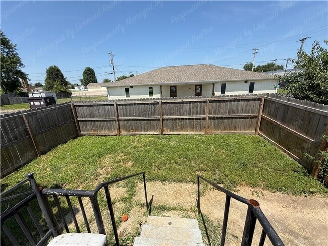 Building Photo - 1835 Hillsdale Ave