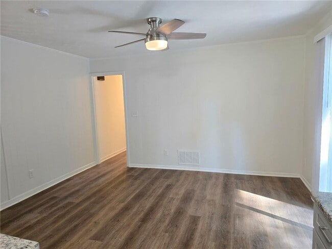 Building Photo - 485 Pineland Rd SW