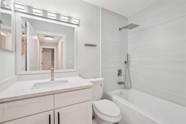 Building Photo - 123 Edgewater Cir