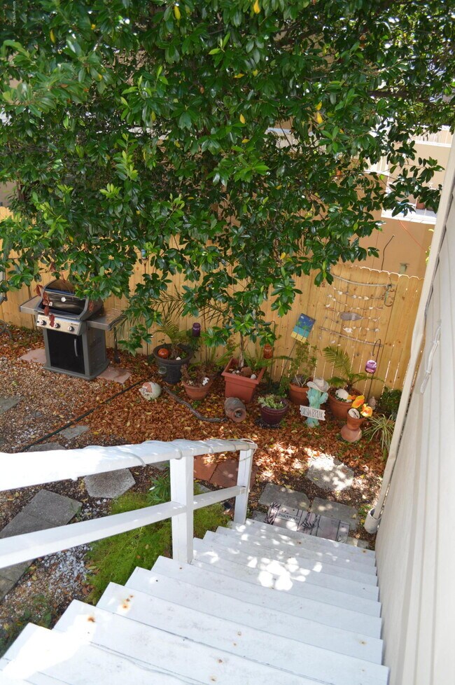 Building Photo - 186 11th St N