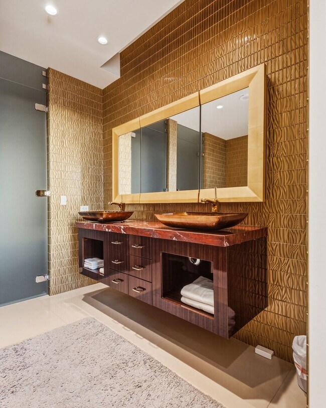 Building Photo - Waldorf Astoria 4707-Strip/City/Mtn Views from this Stunning 2Bd/2.5Ba Residence