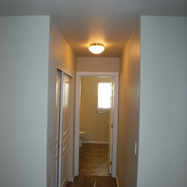 Building Photo - 2 Bed/2.5 Bath Unit Convenient to Old Mill - Doanna Way
