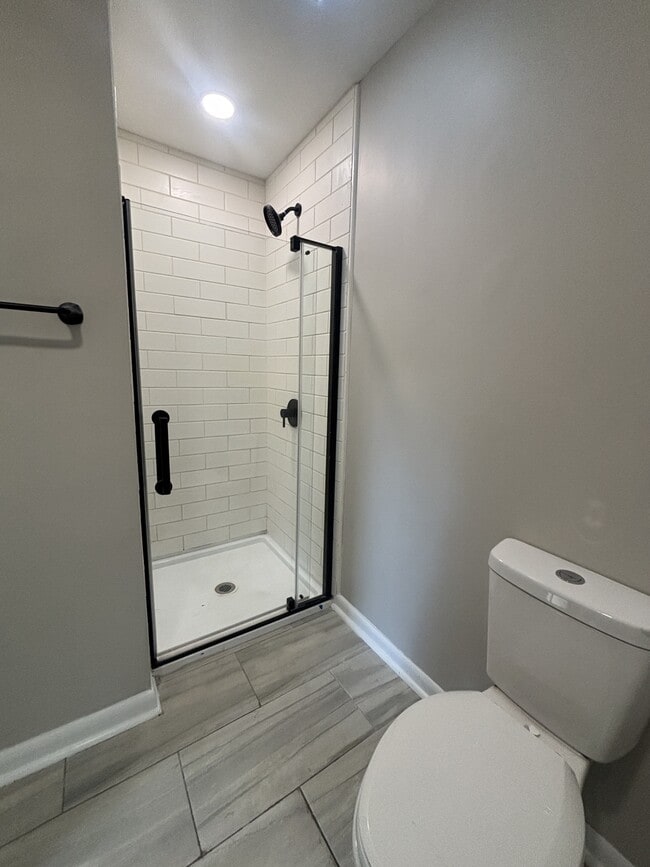 Building Photo - 5819 Dogwood Ave