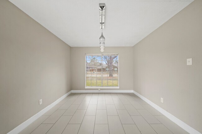 Building Photo - 7010 Pembrough Ln