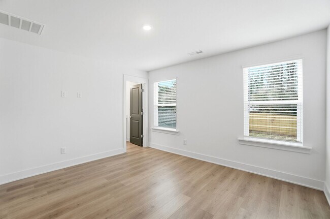 Building Photo - Bright & Modern New Construction Townhome