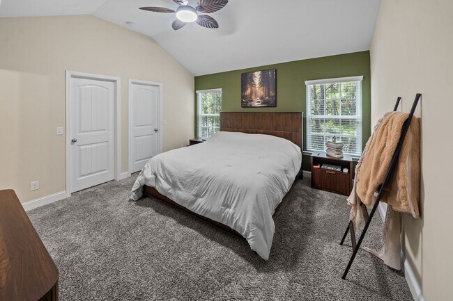 Building Photo - 3 Bedroom Townhome Across from Richmond Hill Golf Club