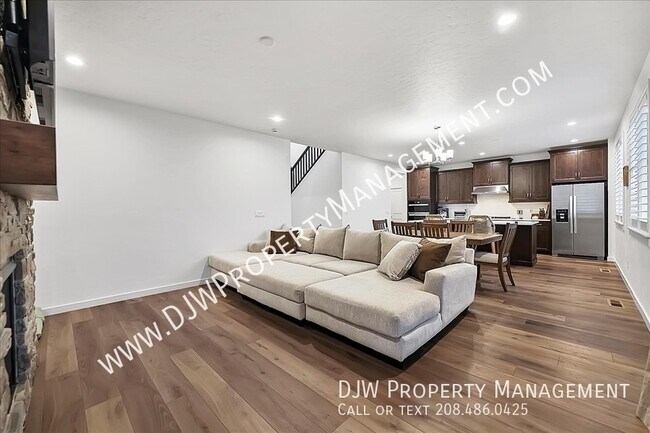 Building Photo - 14588 Cooper Sunrise Dr