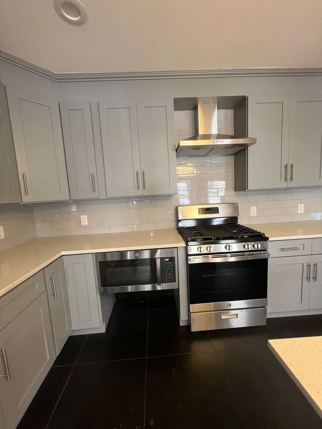 Building Photo - 306 Exchange