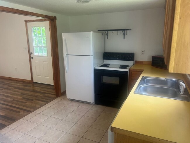 Building Photo - 1 bedroom 1 bathroom
