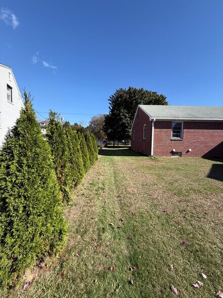 Building Photo - 42 Suffield St