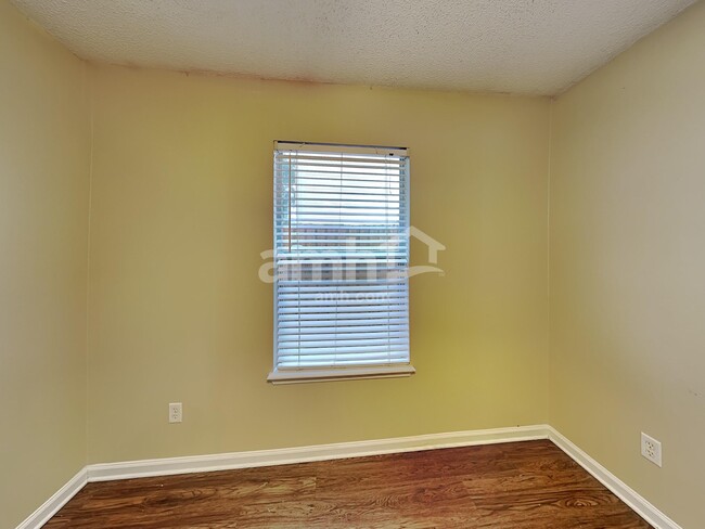 Building Photo - 1643 Hawkins Cove Dr E