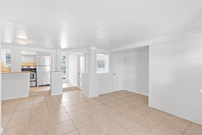 Building Photo - 203 Laguna Vista Dr