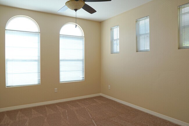 Building Photo - 35579 Domani Dr