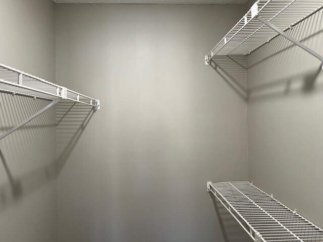 Building Photo - 345 Lakepointe Dr