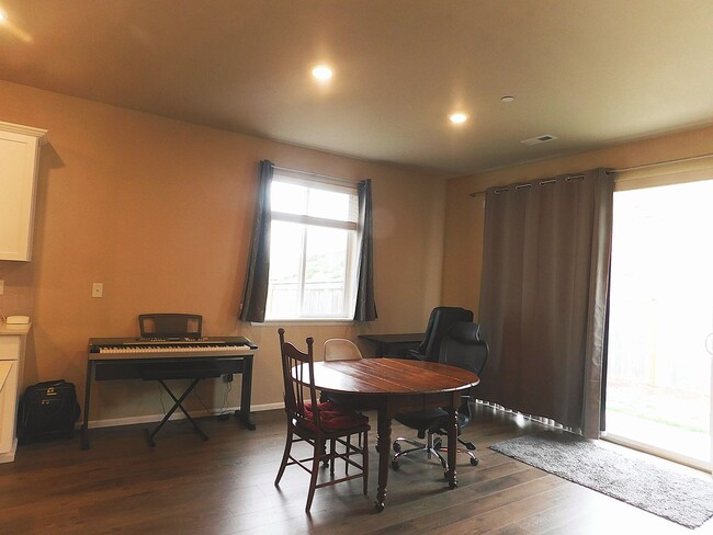Building Photo - Charming 3 bedroom home for rent