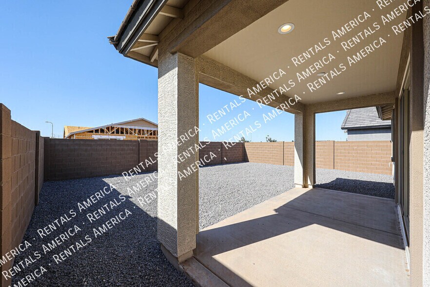 Building Photo - 5411 W Royal Palm Rd