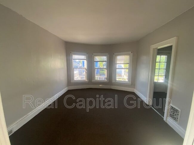 Building Photo - 408 Woodlawn Ave
