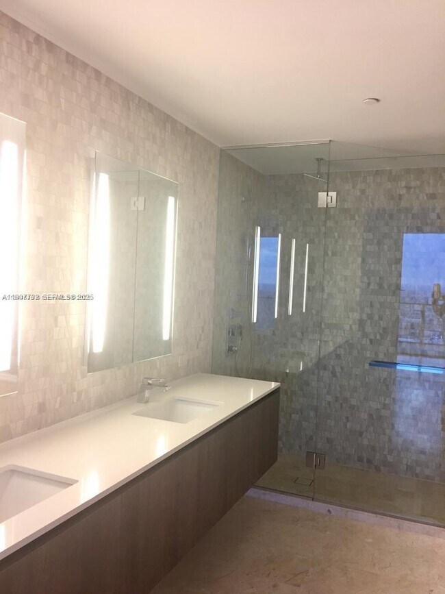 Building Photo - 88 SW 7th St