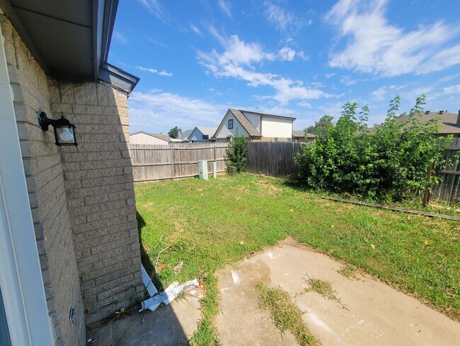 Building Photo - COMING SOON! RARE 5 BEDROOM HOME IN SOUTH OKC / MOORE SCHOOLS!