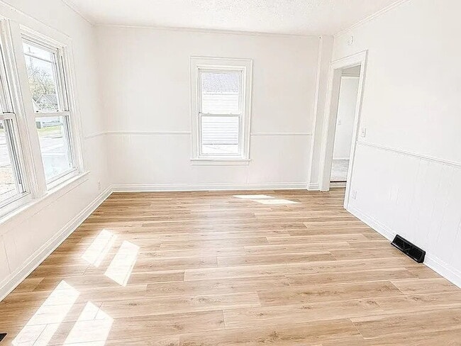 Building Photo - 405 N Kenilworth Ave
