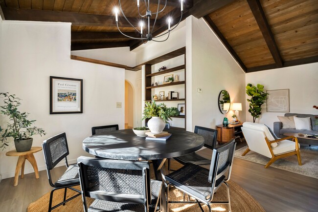 Building Photo - 1096 Corino Real Ct