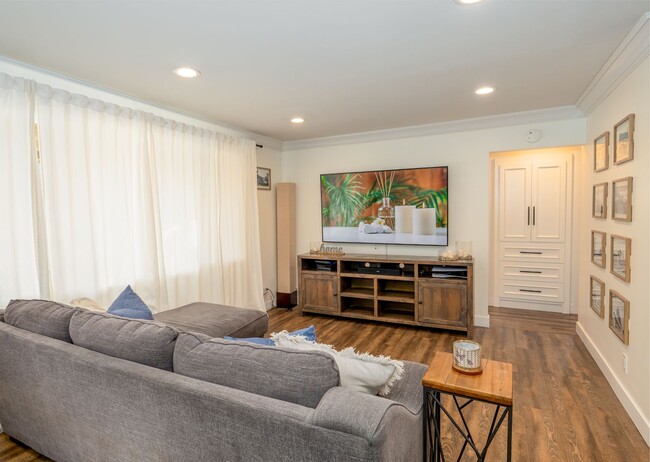 Building Photo - Gorgeous Remodeled 3 Bed 2 Bath Fullerton ...