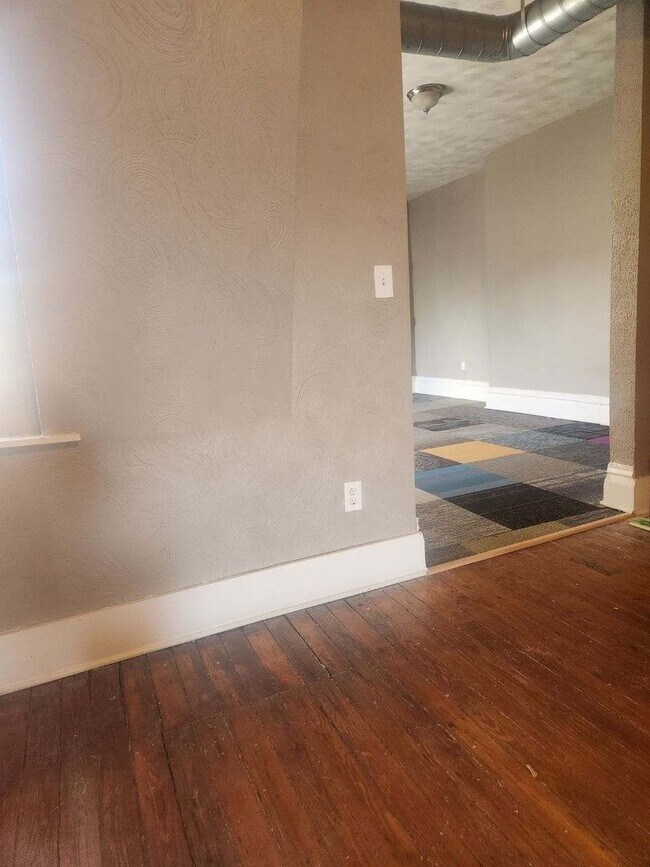 Building Photo - 1608 Lowrie St