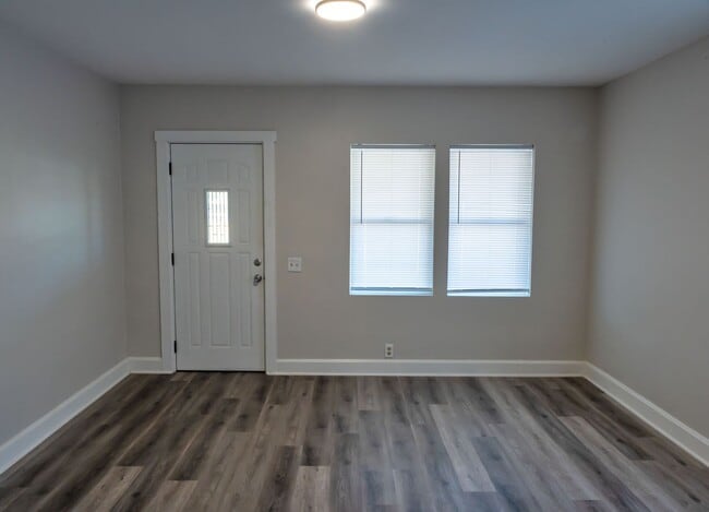 Building Photo - Remodeled 3 Bedroom 1 Bath home Ready for ...