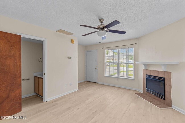 Building Photo - 1144 Pueblo Dr