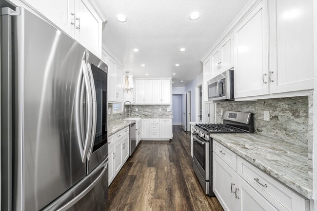 Building Photo - "Turnkey and Fully Remodeled Beachside Retreat with Cozy Fireplace & Modern Amenities in Newport ...