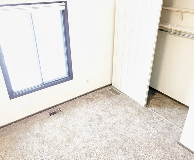 Building Photo - 1218 Trailwood N