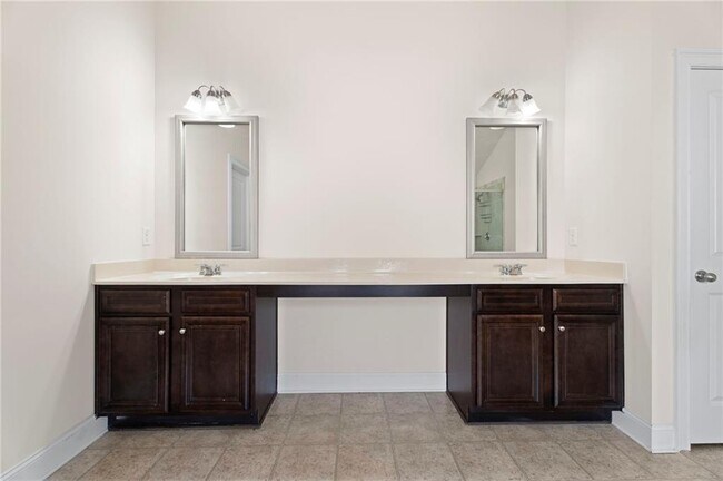 Building Photo - 165 Regency Pl