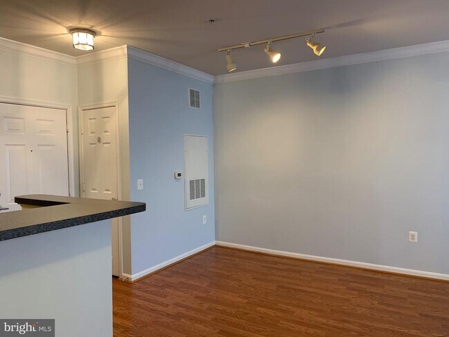 Building Photo - 2791 Centerboro Dr