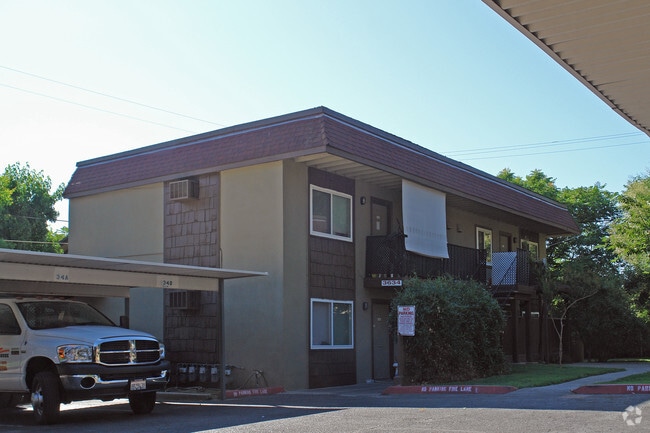 Building Photo - Plum Tree Apartments