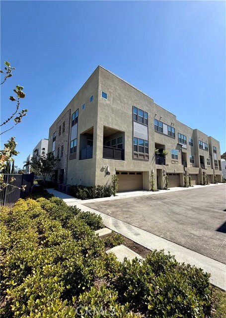 Building Photo - 2048 Hollyleaf Ter