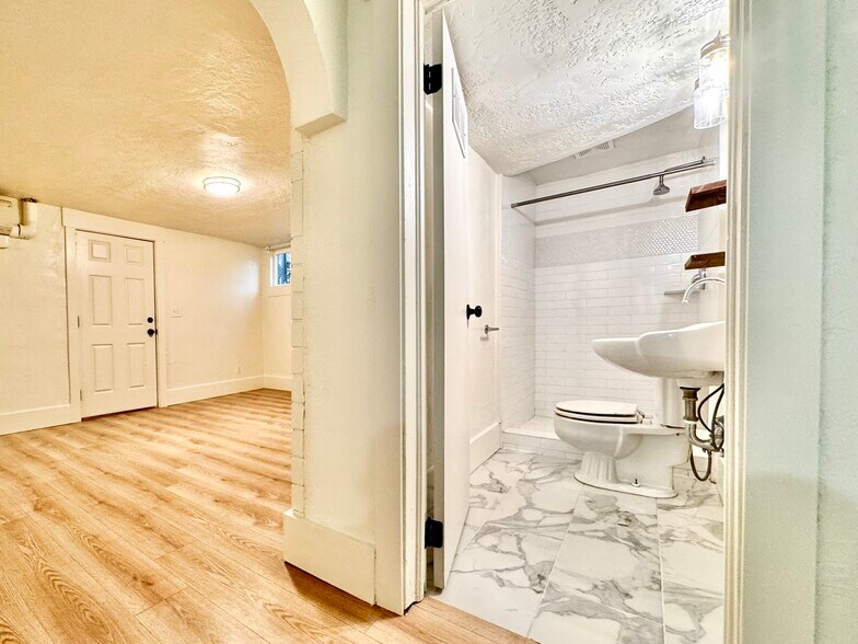 Building Photo - 76 W 200 S