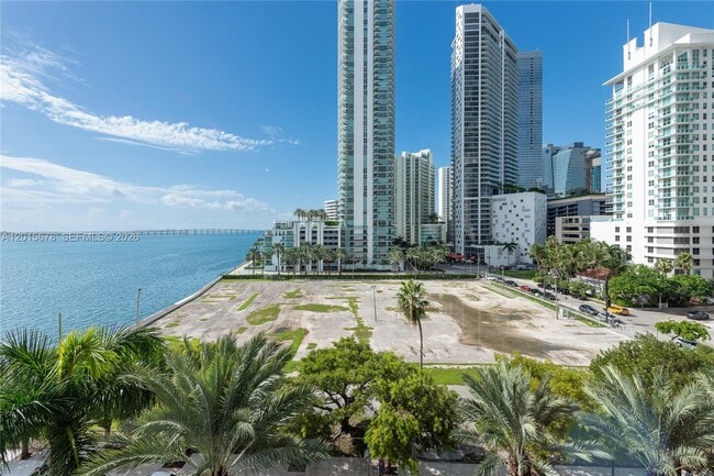 Building Photo - 1155 Brickell Bay Dr