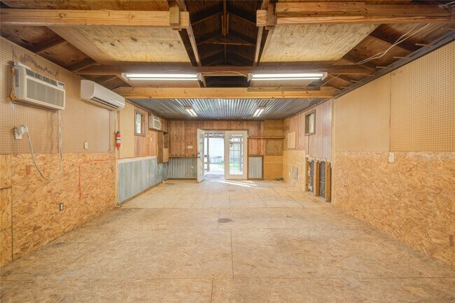 Building Photo - 25203 Lakeview Rd