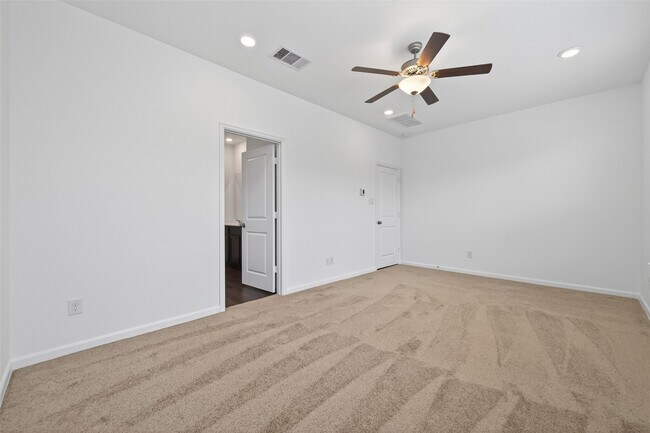 Building Photo - 16108 Dockside St