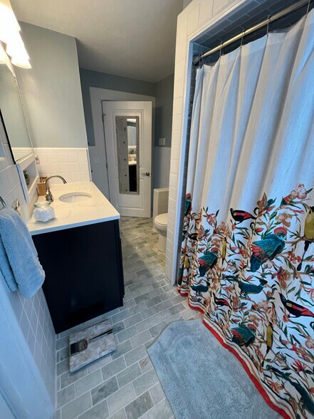 Building Photo - 1805 Baker Ave