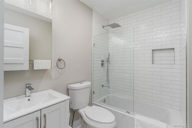 Building Photo - 970 Village Ln