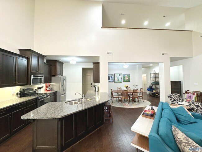 Building Photo - 2709 Thornton Cir SW